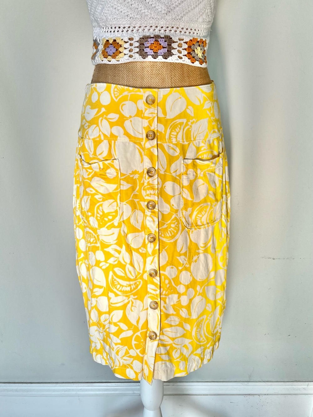 ⁠Anthropologie 44 of 52 Yellow Fruit Pencil Skirt US 6 Cottagecore Summer Tie⁠